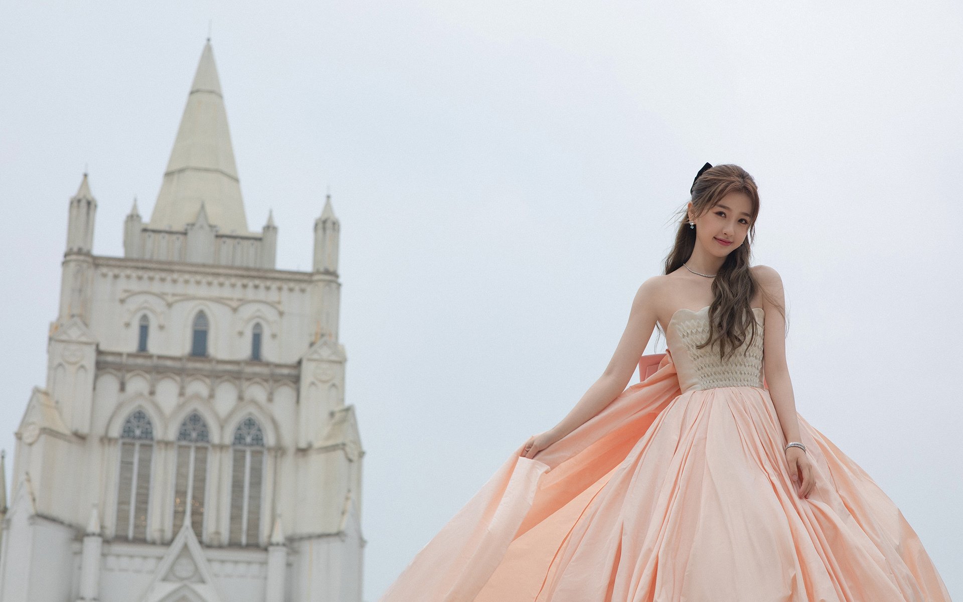 开云kaiyun-2019年季后赛：库里在关键第四节投入连续三记远距离三分，领导勇士获胜！