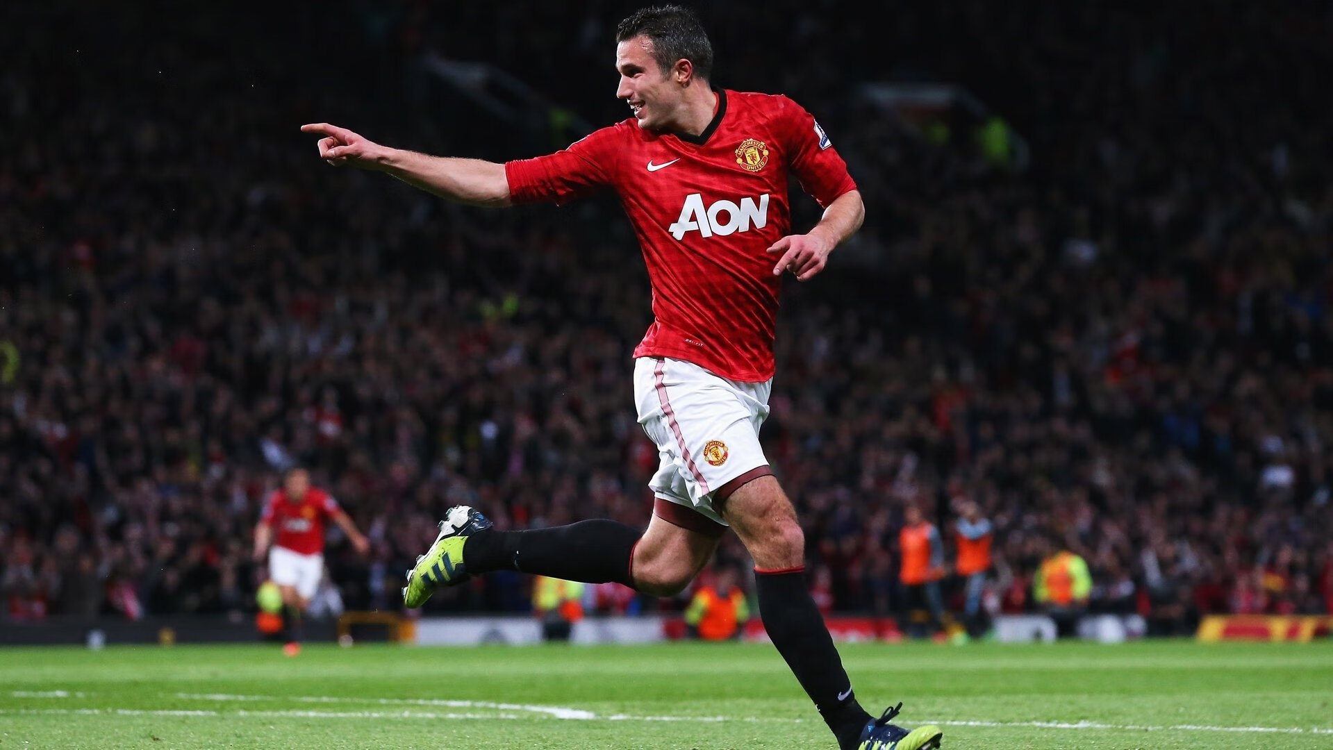 特斯·冯·迪克：精准的定位球助攻能力，为南非队提供进攻威胁，冯 斯特拉客